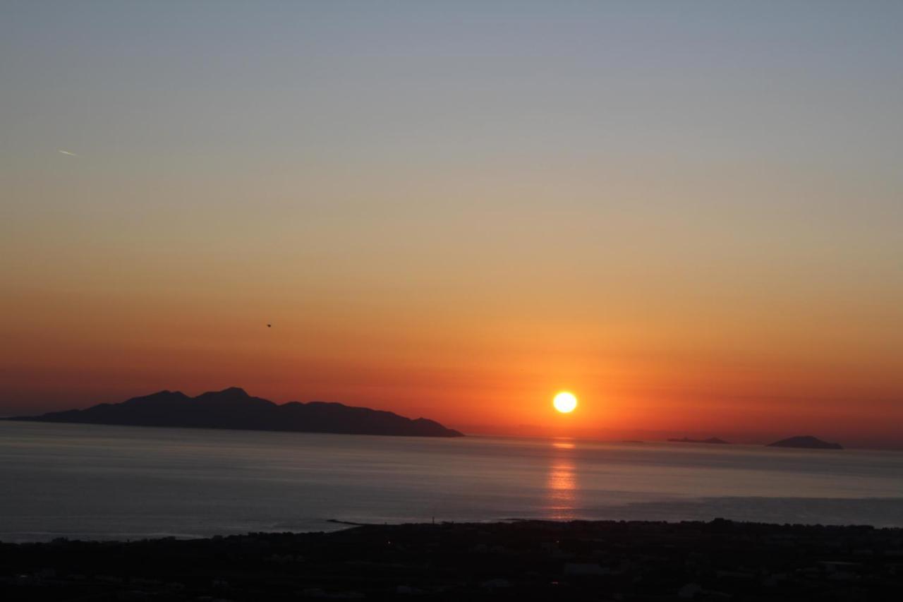 Thira Отель