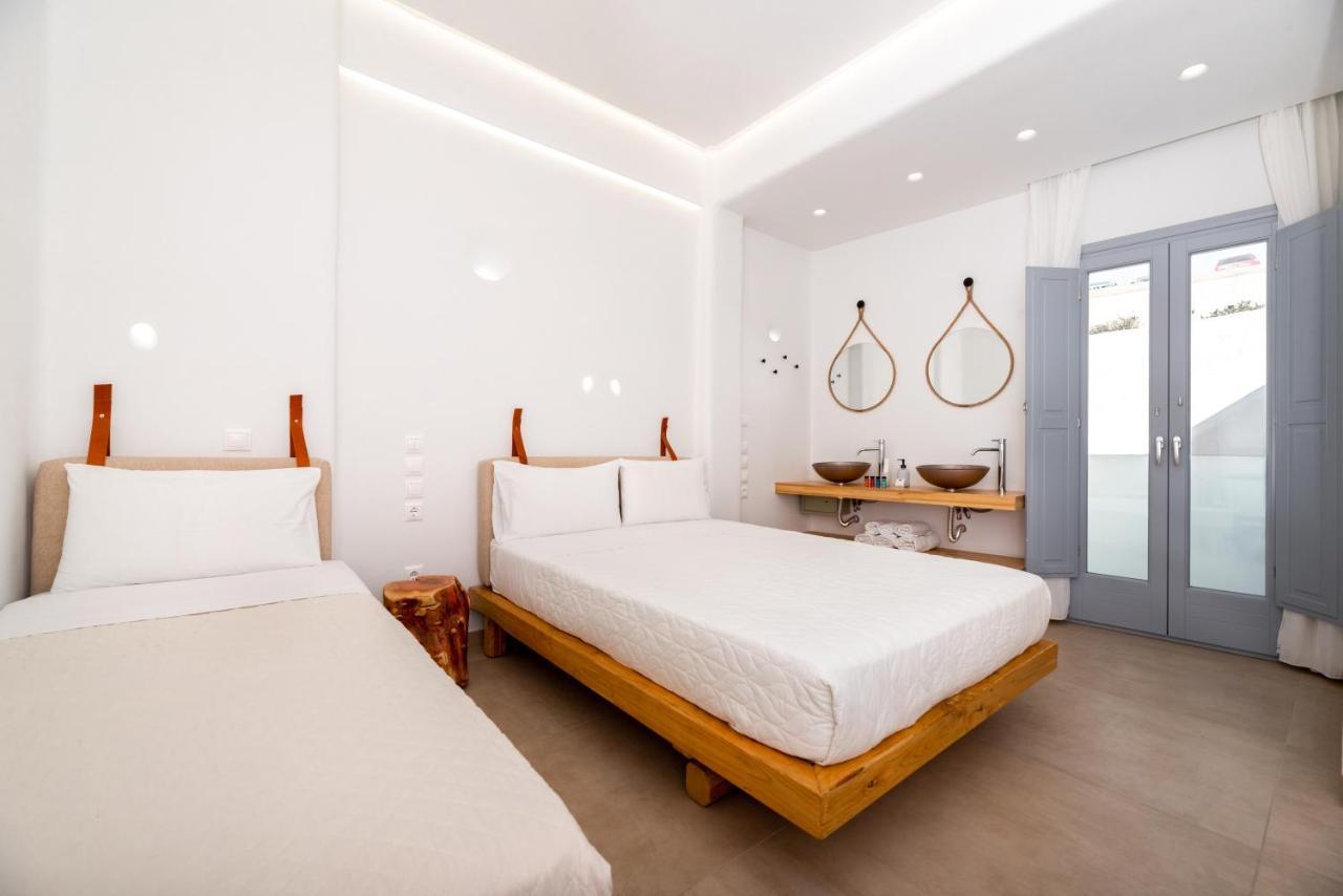 Thira Hotel Firá