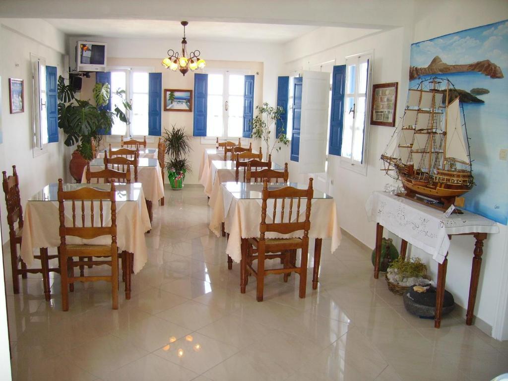 Thira Hotel Firá